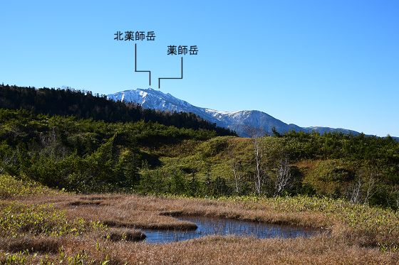 弥陀ヶ原～弘法への木道の途中にある1810m地点のベンチから眺めた薬師岳