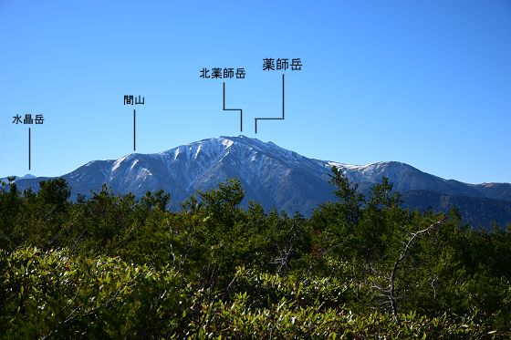 弥陀ヶ原～弘法への木道の途中にある1737m地点のベンチから眺めた薬師岳