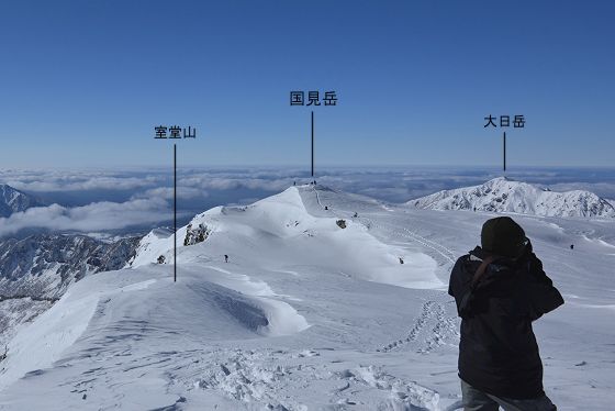 室堂山展望台から見た冬の国見岳