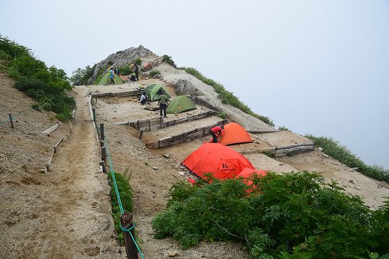 燕山荘のテント場