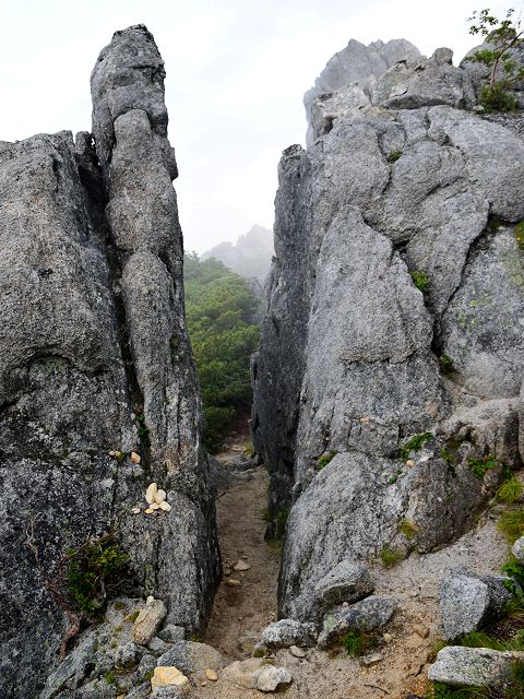 岩の通路