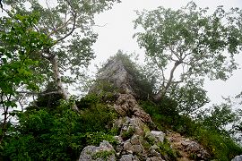 トンガリ岩