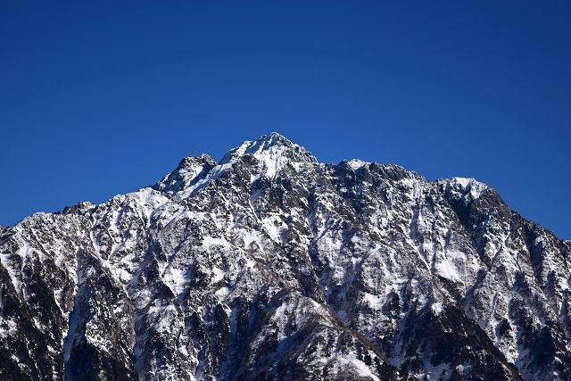 2014年11月22日、クズバ山の山頂から眺めた剱岳