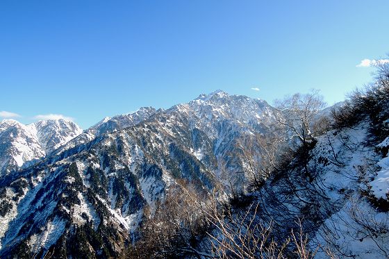 2014年11月22日、1690m地点の展望場所から眺めた剱岳