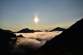 朝だよ～、後立山に朝日と雲海