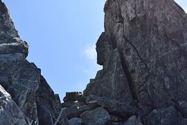 カニのヨコバイにある仏岩
