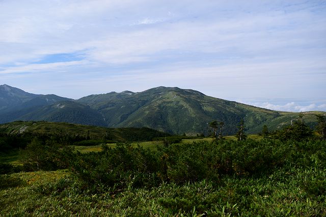 薬師平から薬師岳山荘への登山道から眺めた北ノ俣岳