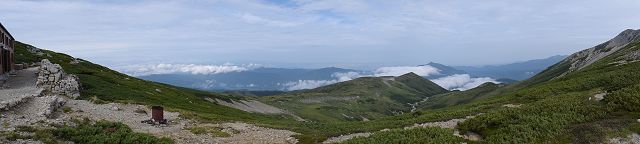 薬師岳山荘から眺めた富山平野方向のパノラマ