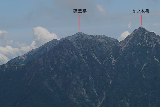 龍王岳から一の越への稜線から見た蓮華岳