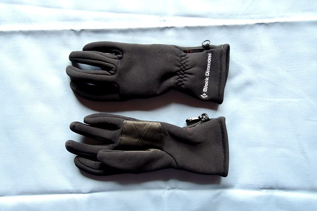 登山用手袋：ブラックダイヤモンドの手袋ミッドウェイト・ライナー 