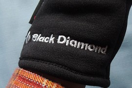 手首の刺繍「Black Diamond」