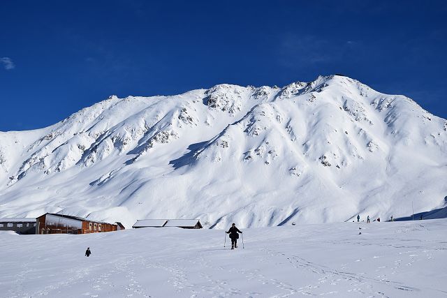 アルペンルート最終日に室堂平で雪中ハイキング
