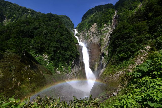 滝見台園地 第1層から見た「虹と称名滝」