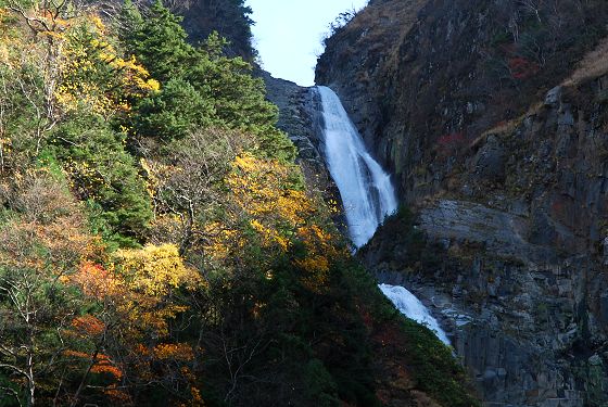 称名滝・一段目の滝と紅葉