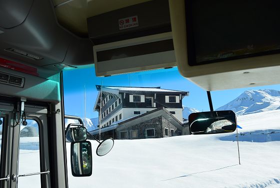 2014年11月30日、バスの窓から立山高原ホテル
