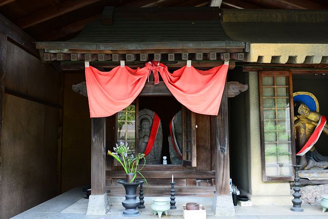 お地蔵さん2体の祠