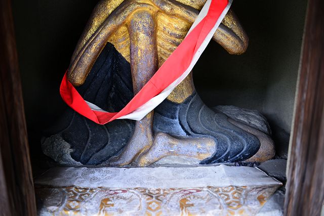 やせ仏の下半身