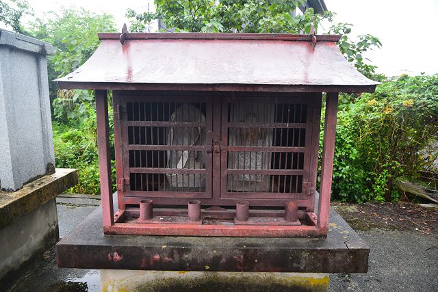 やせ仏を安置するお堂
