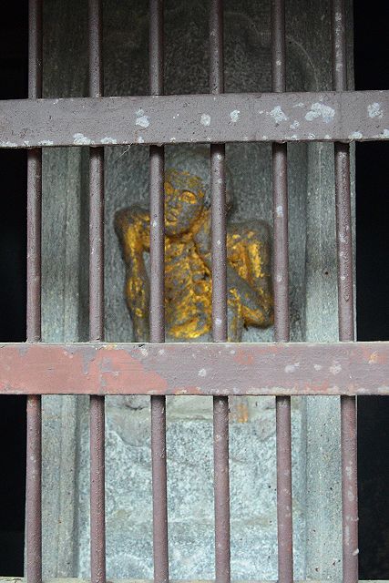 富山市花崎のやせ仏