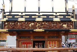 高欄の欄間飾り