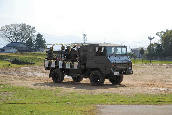 2011年の富山駐屯地祭での体験試乗