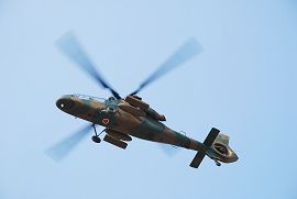 OH-1 観測ヘリコプターによる偵察飛行