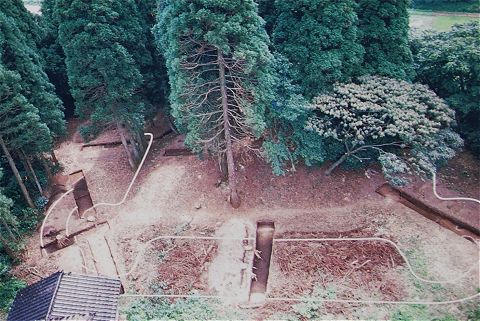 六治古塚墳墓の発掘写真