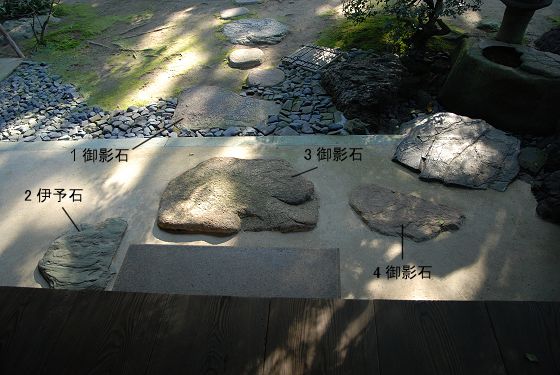 富山藩の別邸「千歳御殿」にあった庭石