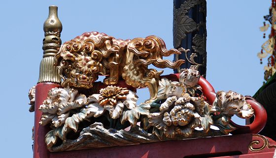 唐獅子と牡丹の彫刻