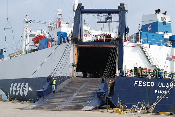 RORO船 FESCO ULAN-UDE号のランプウェイ