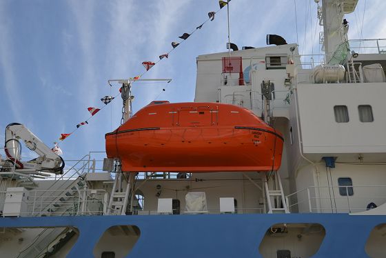 浚渫兼油回収船 白山 カプセル型救命艇