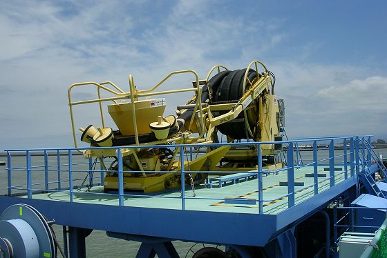 浚渫兼油回収船 白山 投げ込み式油回収装置