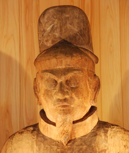 男神座像の顔