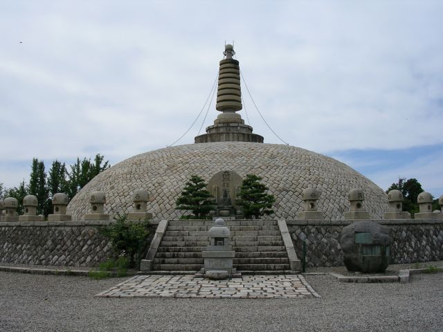 仏舎利塔　二上万葉ライン