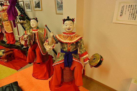 通町の山宿で展示されていた手持ち太鼓の唐子人形