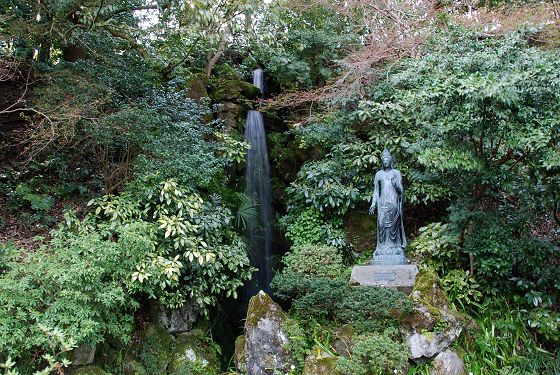 高岡古城公園 朝陽の滝と聖観音菩薩