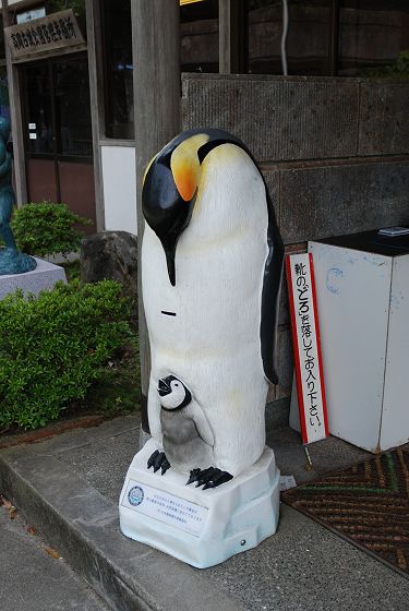 ペンギンの募金箱